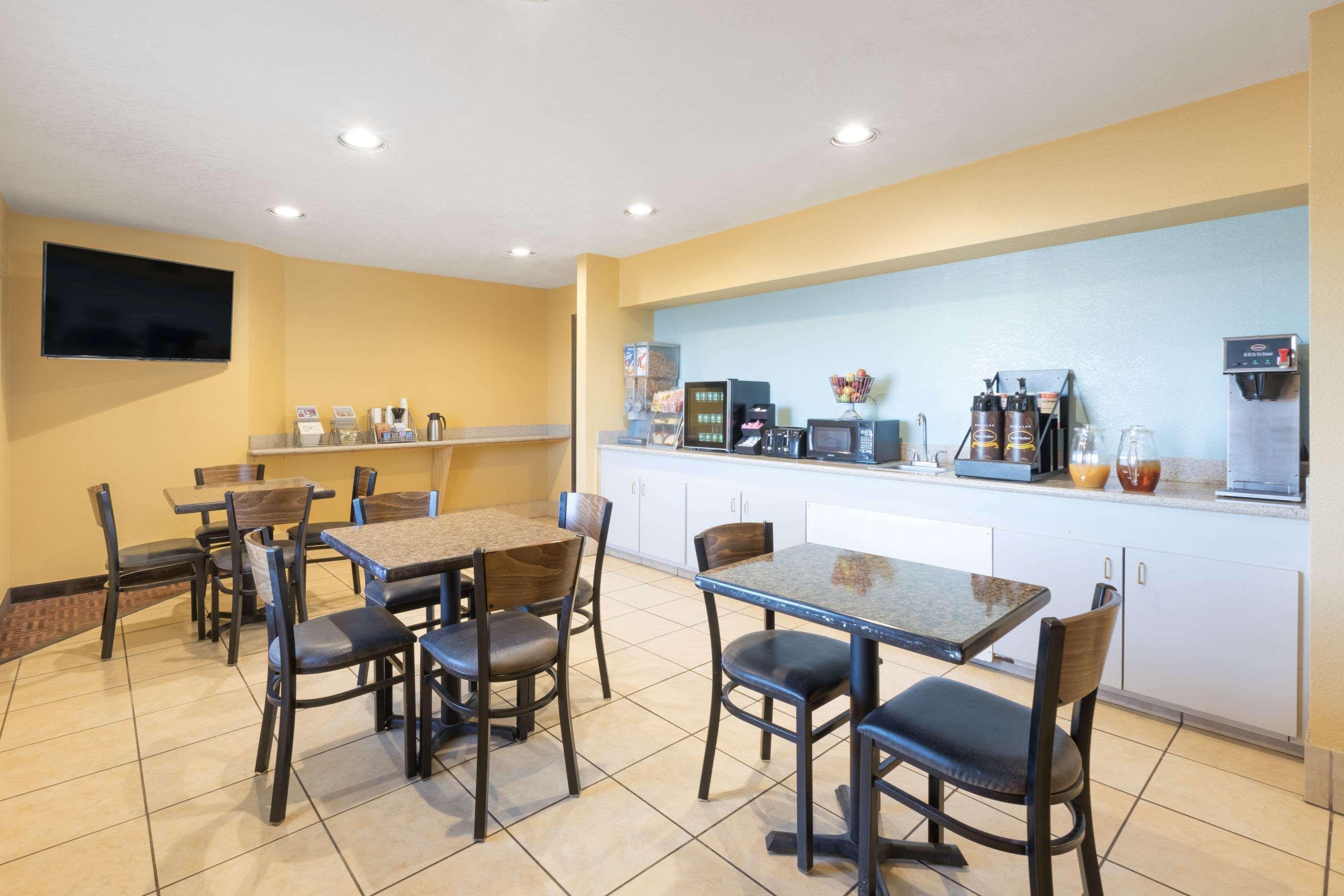 Motel Super 8 By Wyndham Midland Esterno foto
