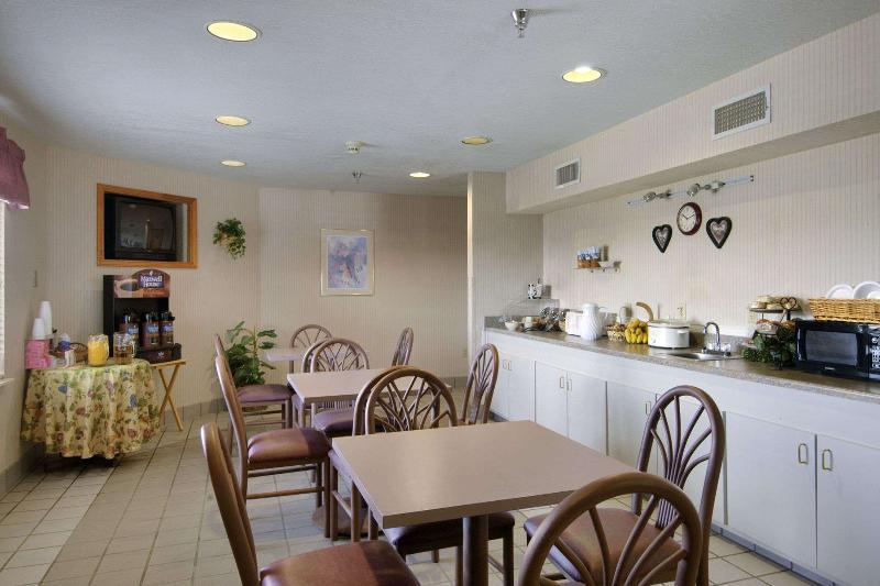 Motel Super 8 By Wyndham Midland Esterno foto